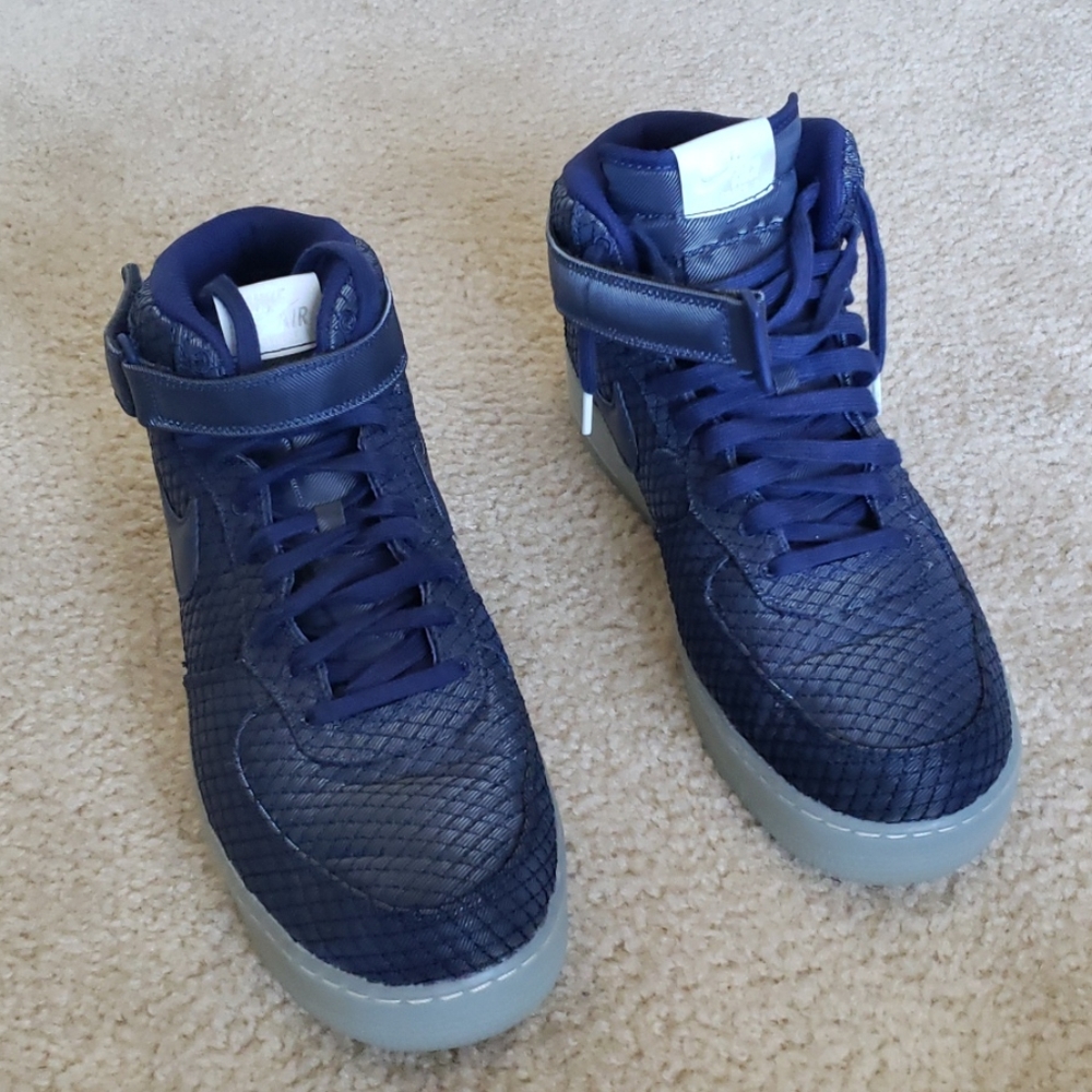 NIKE AIR FORCE 1 07 MID  LV8